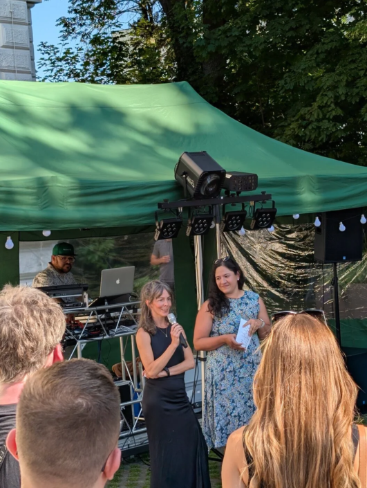 Prof. Dr. Chaska Armbruster und Dipl.- Psych. Esther Knichel eröffnen die Sommerakademie