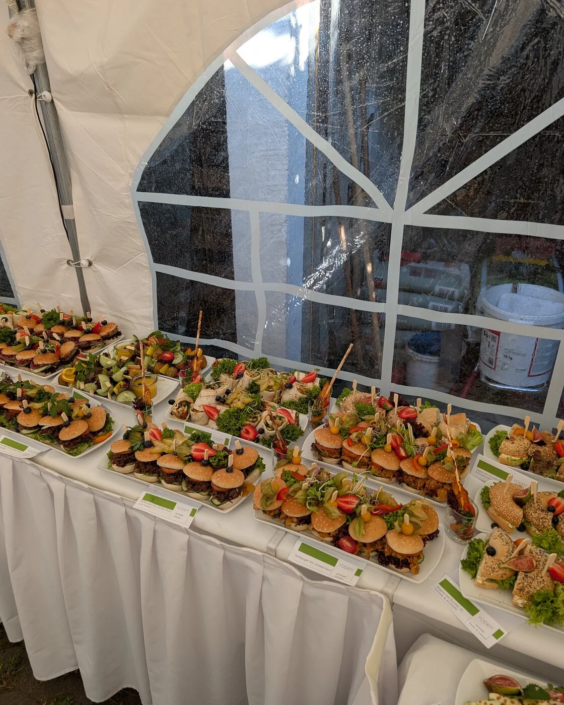 Nachhaltiges Buffet unter freiem Himmel
