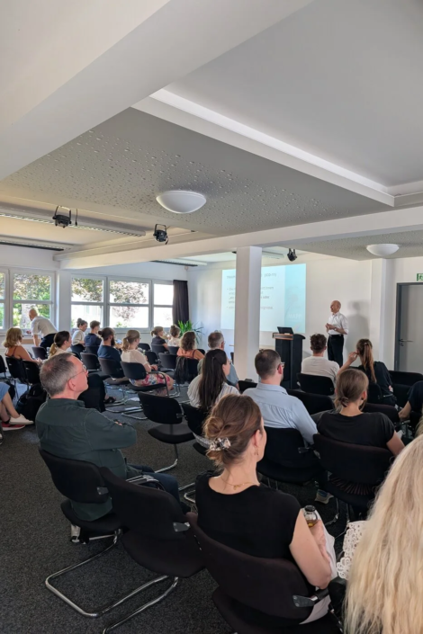 Volles Haus im Seminarraum 4